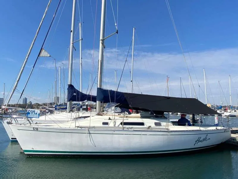CAVALIER 350 sailing