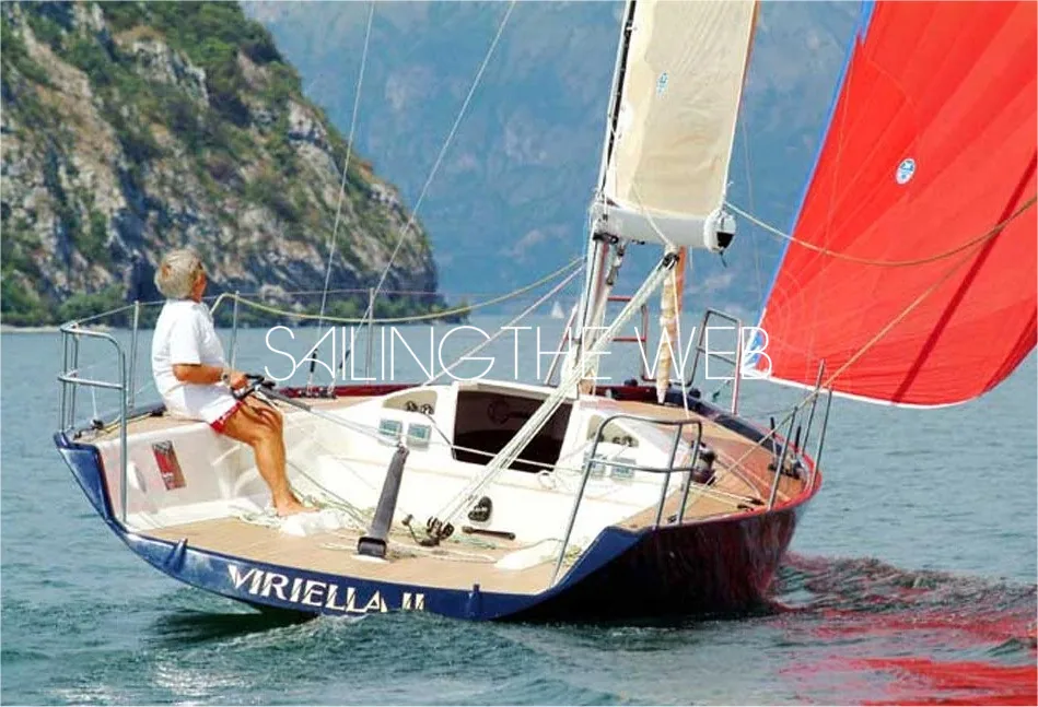 MAXI DOLPHIN 33 sailing