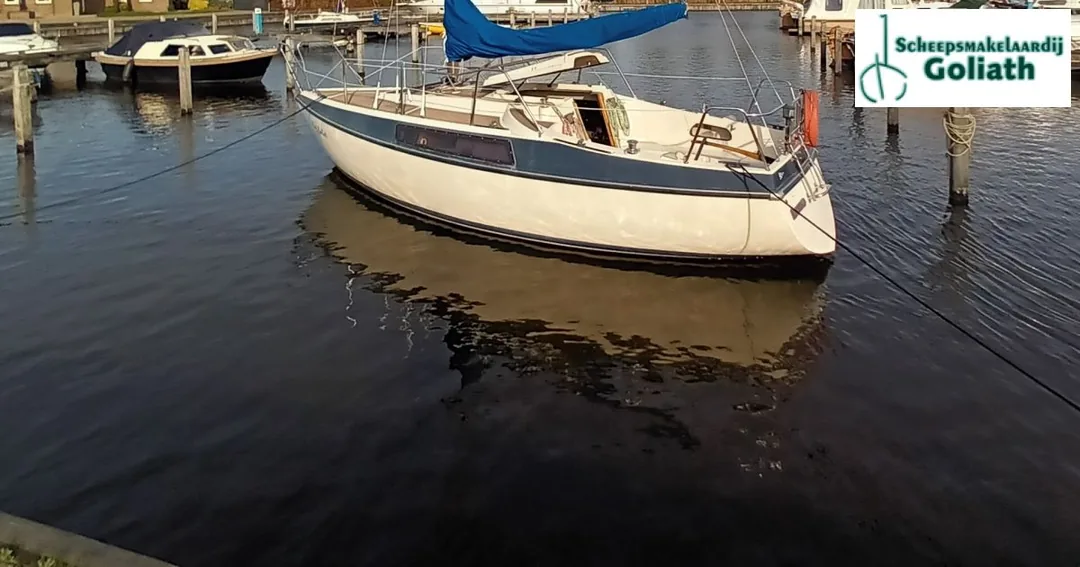 BAVARIA 707 sailing