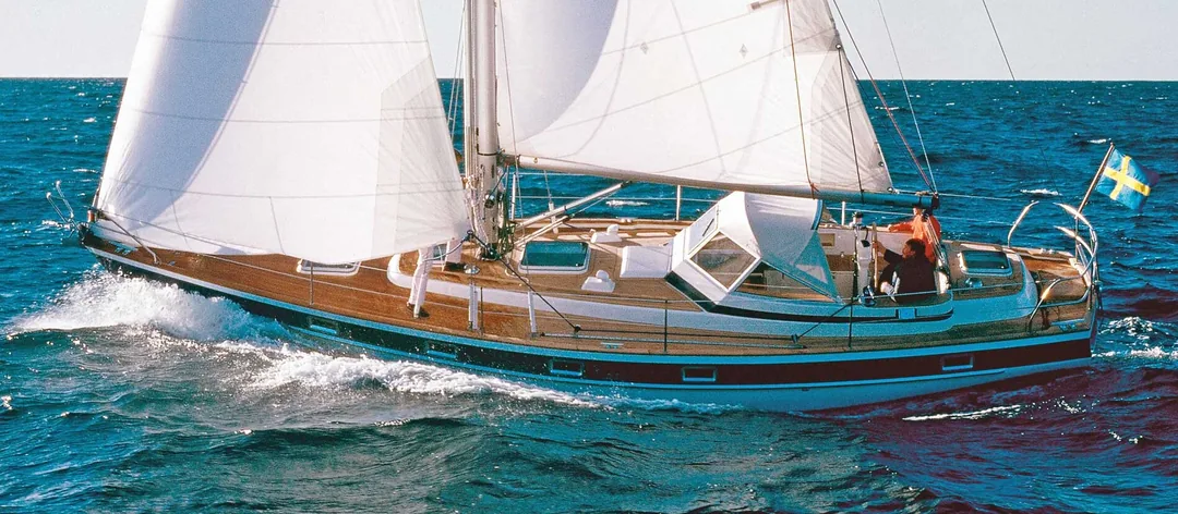 HALLBERG-RASSY 382 sailing