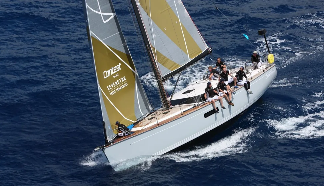 CONTEST 42 CS sailing