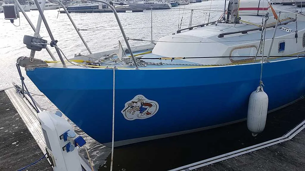 MACWESTER 27 sailing