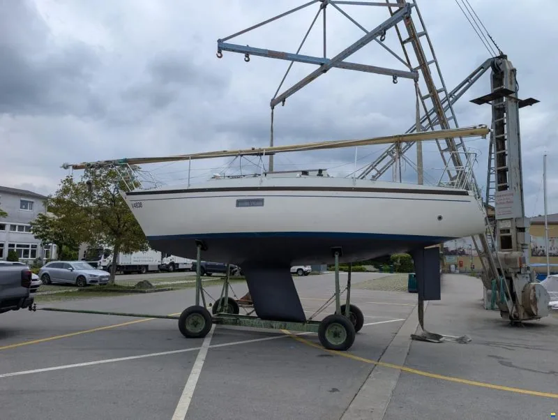 DUFOUR 27 sailing