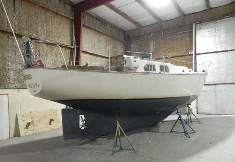 PEARSON 30 sailing