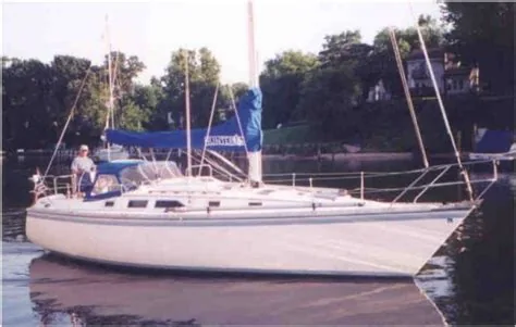 HUNTER 34 sailing