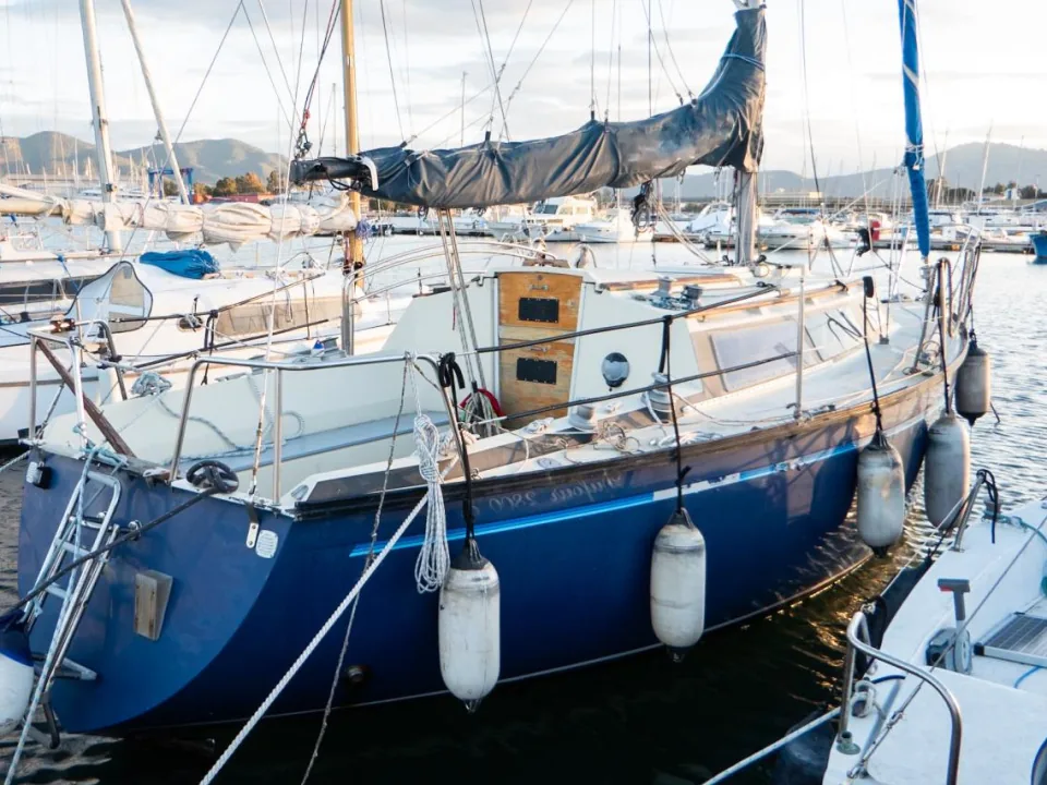 DUFOUR 28 sailing
