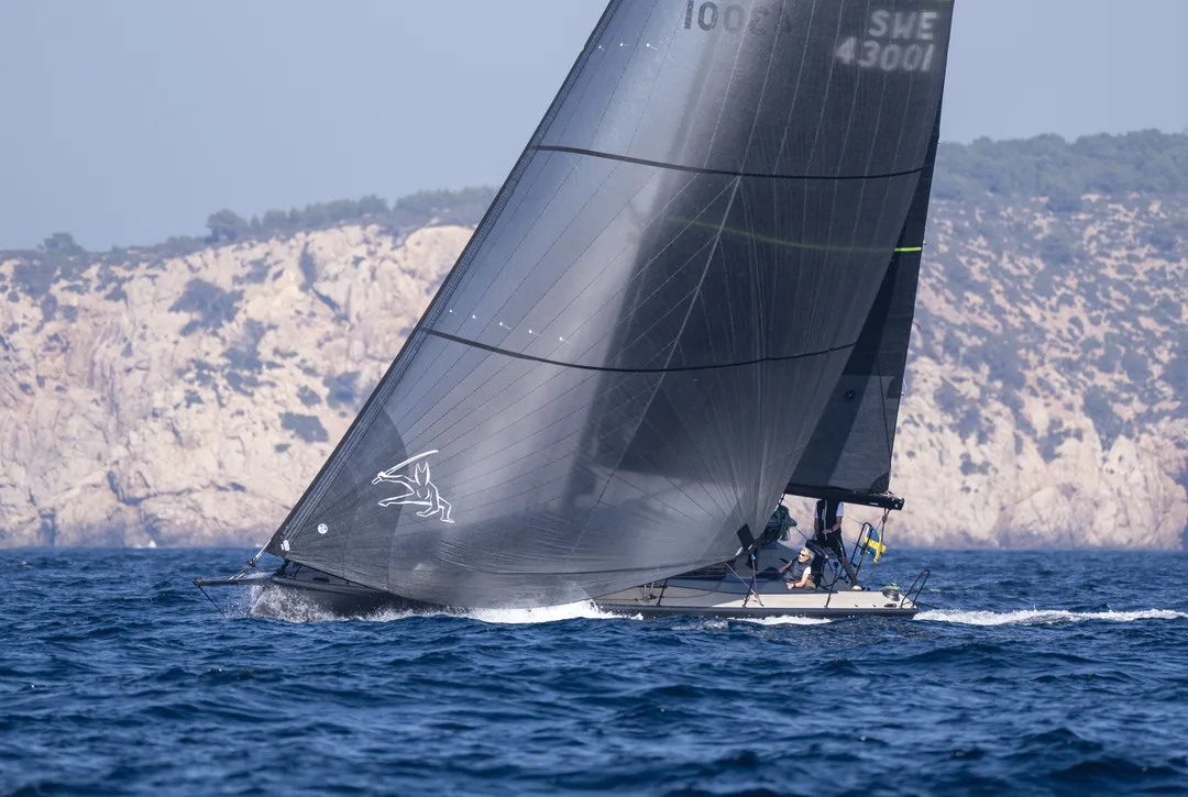 SHOGUN 43 sailing