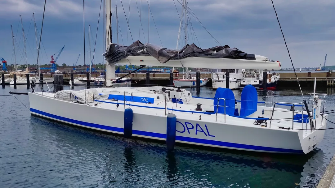ELLIOTT 57 sailing