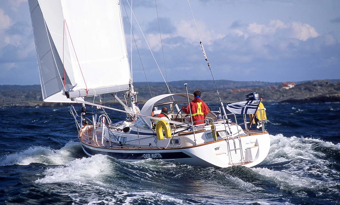 HALLBERG RASSY 36 sailing