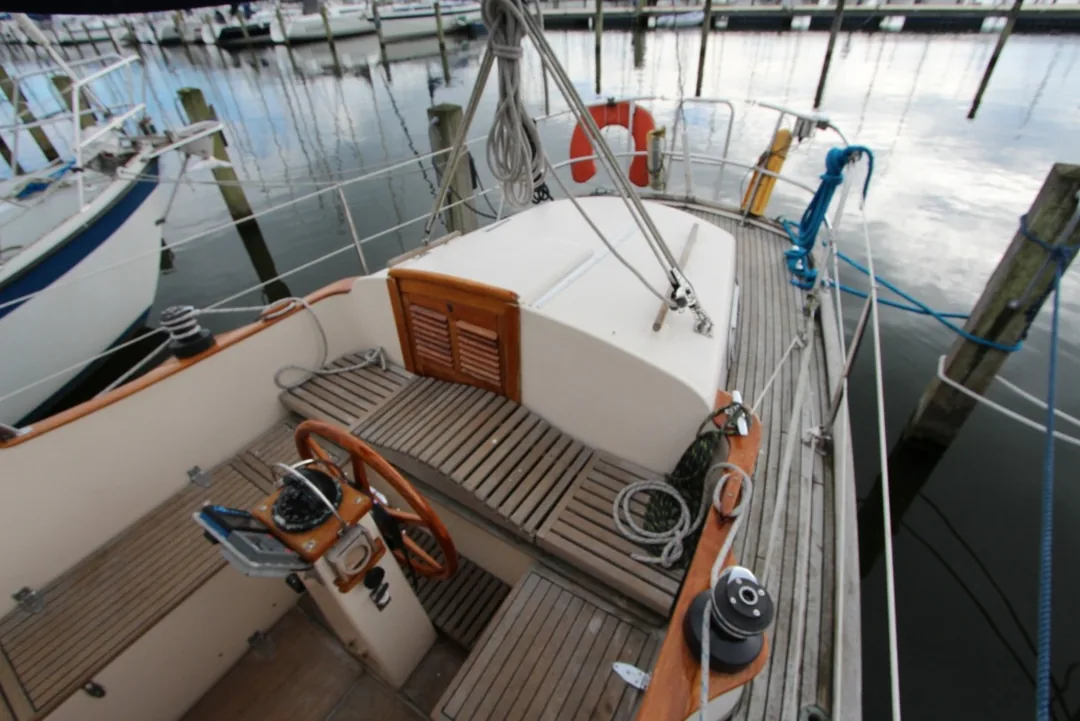 HALLBERG RASSY 35 sailing