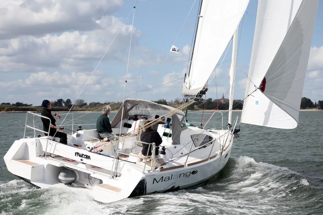 MALANGO 1045 sailing