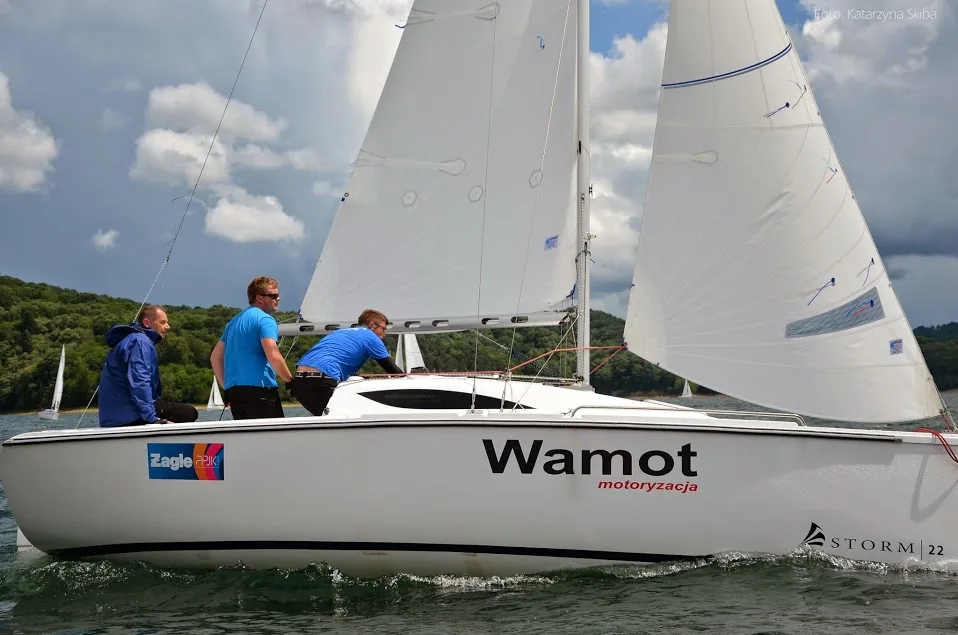 STORM 22 sailing