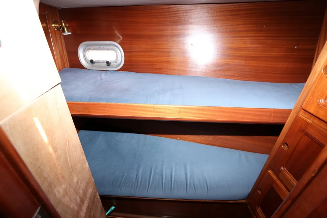 BAVARIA 390 sailing