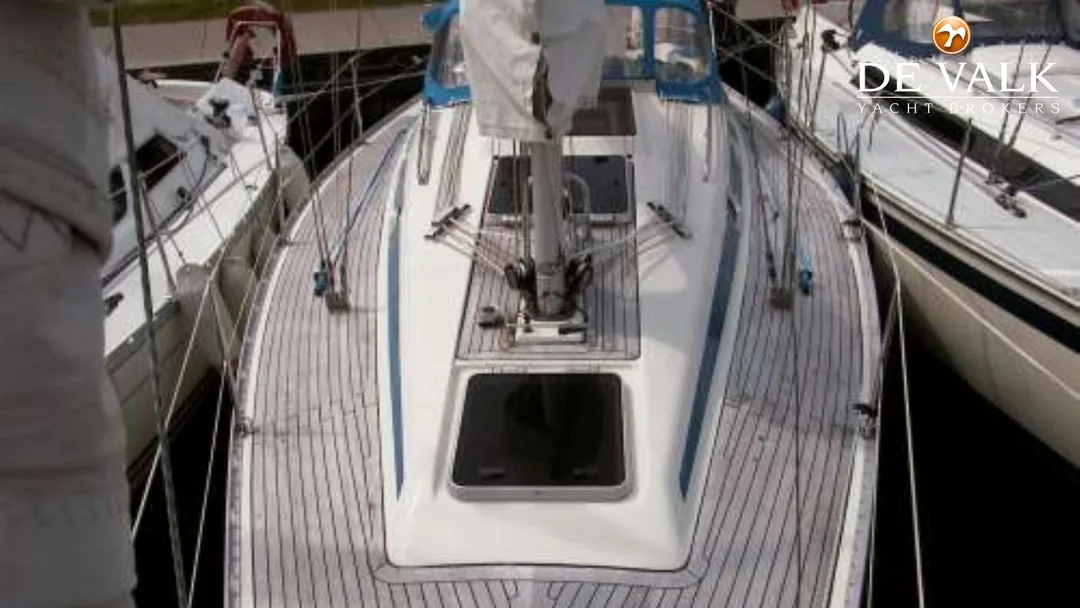 BAVARIA 320 sailing