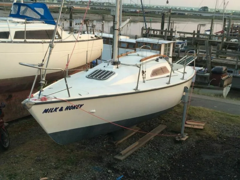 HUNTER SONATA 7 sailing