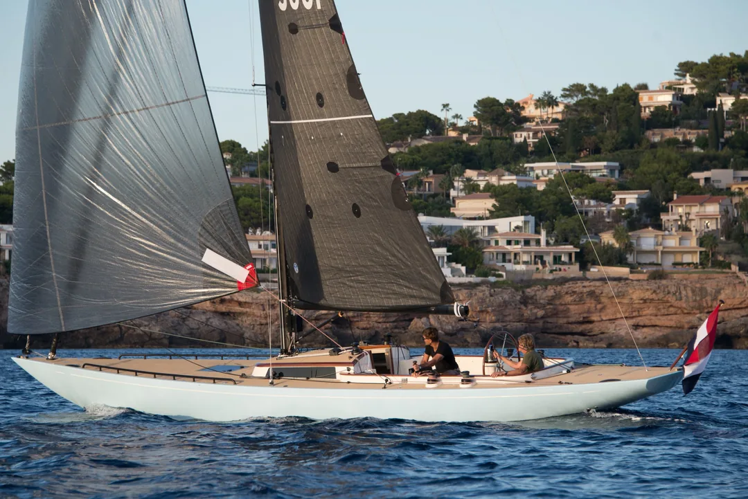 EAGLE 38 sailing