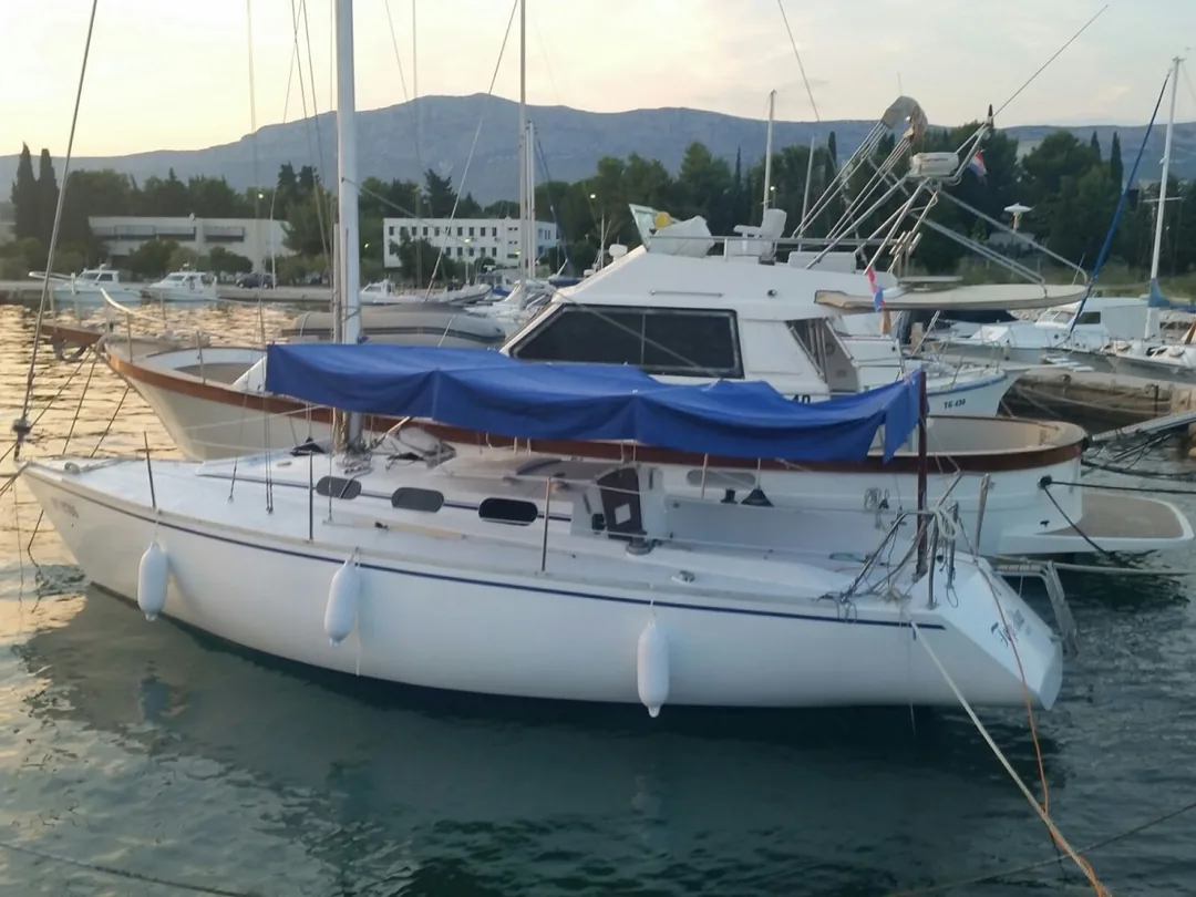AMON 940 sailing