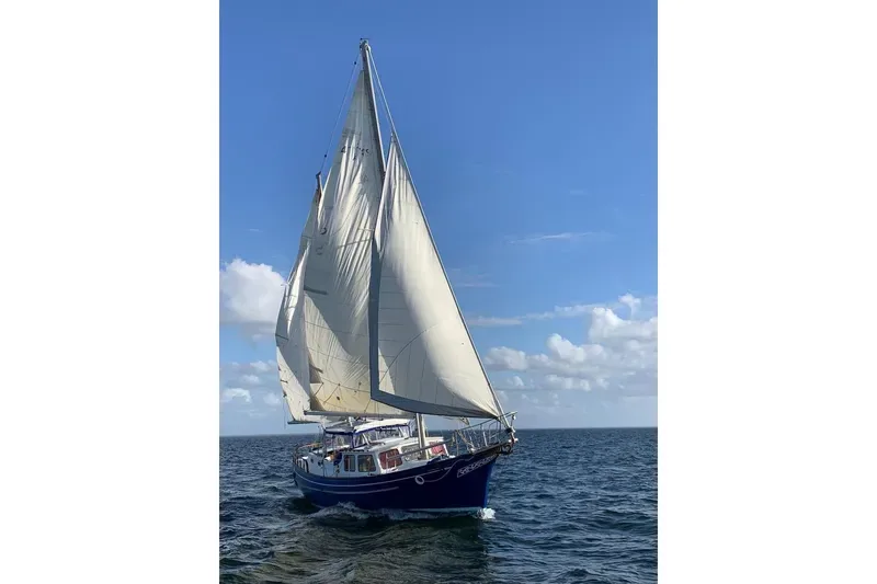 ISLANDER 40 sailing
