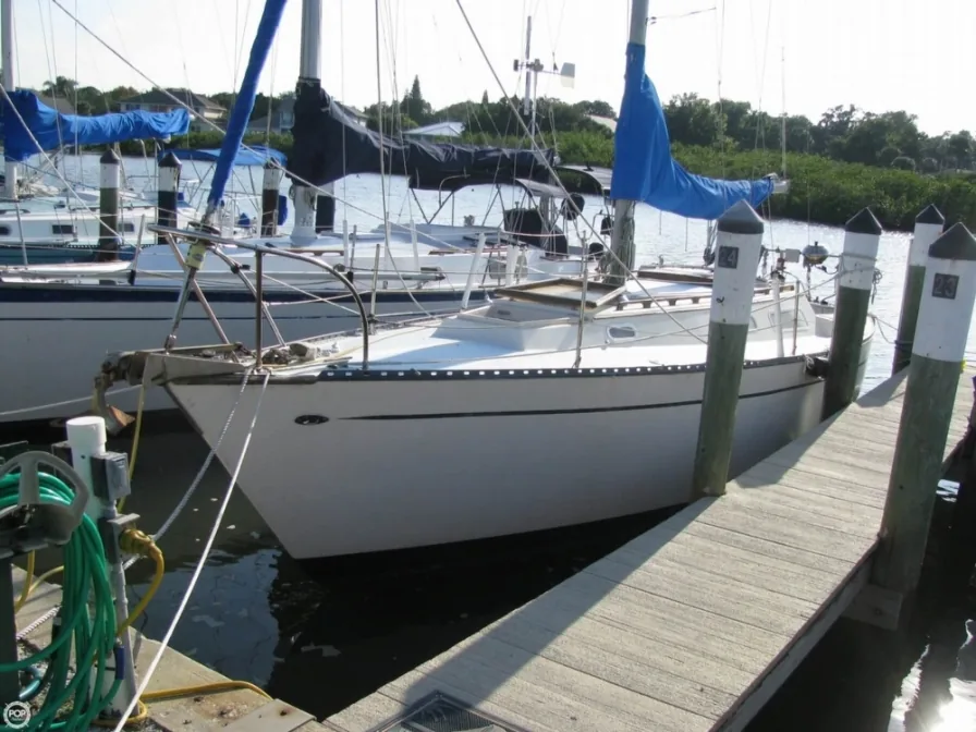 COLUMBIA 32 sailing