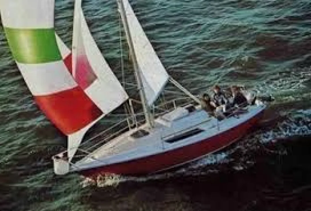EDEL 660 sailing