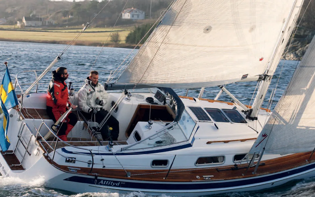 HALLBERG RASSY 310 sailing
