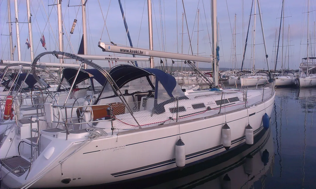 DUFOUR 450 GL sailing