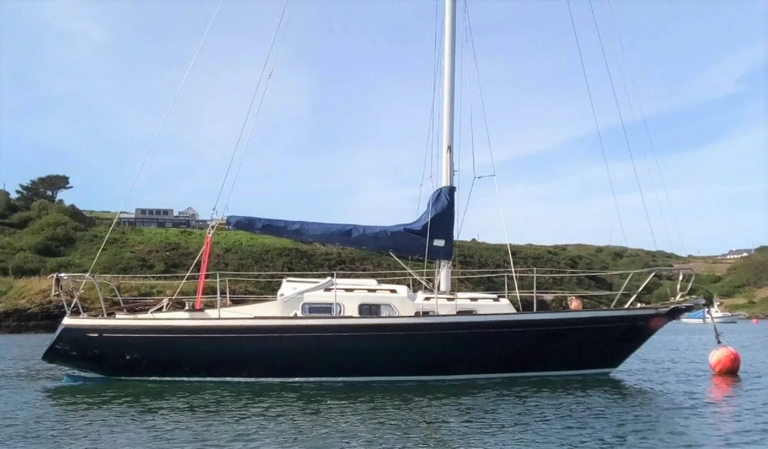SHIPMAN 28 sailing