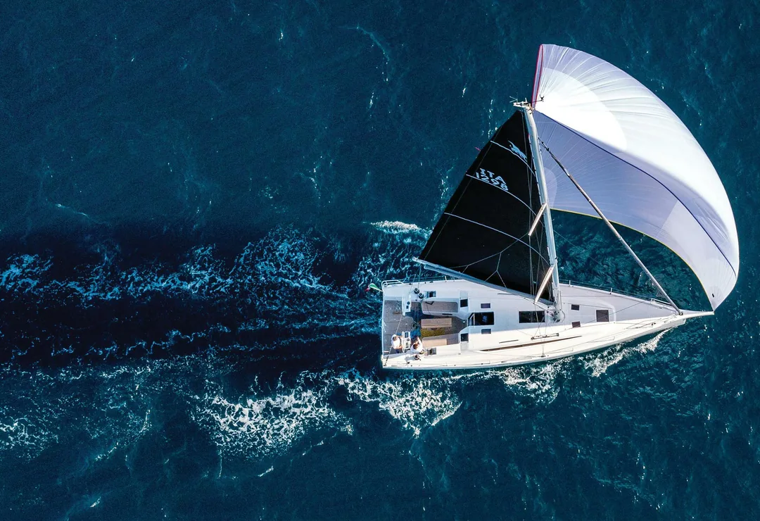 ITALIA YACHTS 1298 sailing