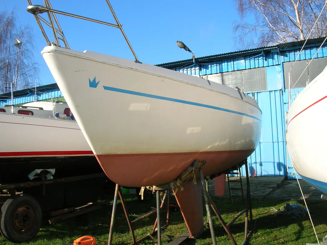 CRUISER 22 sailing