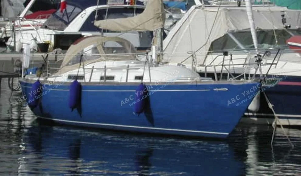CENTURION 32 sailing