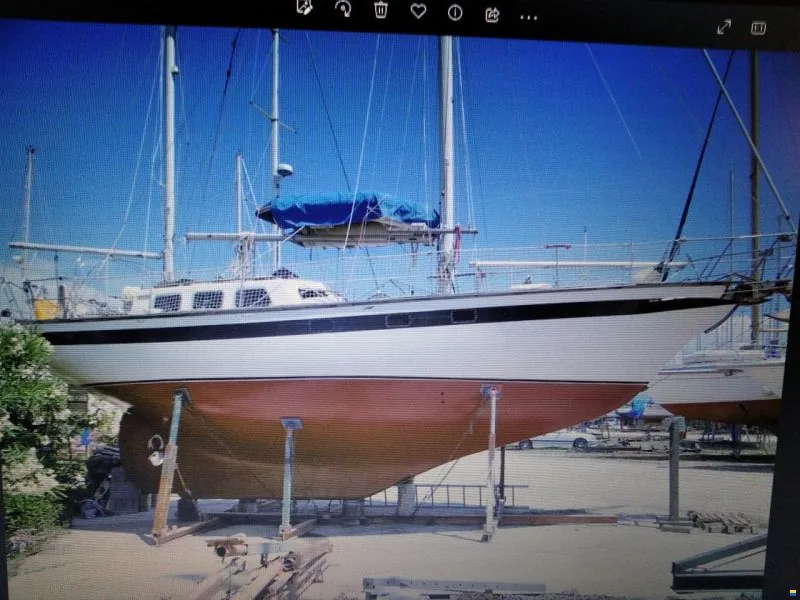 ENDURANCE 35 sailing