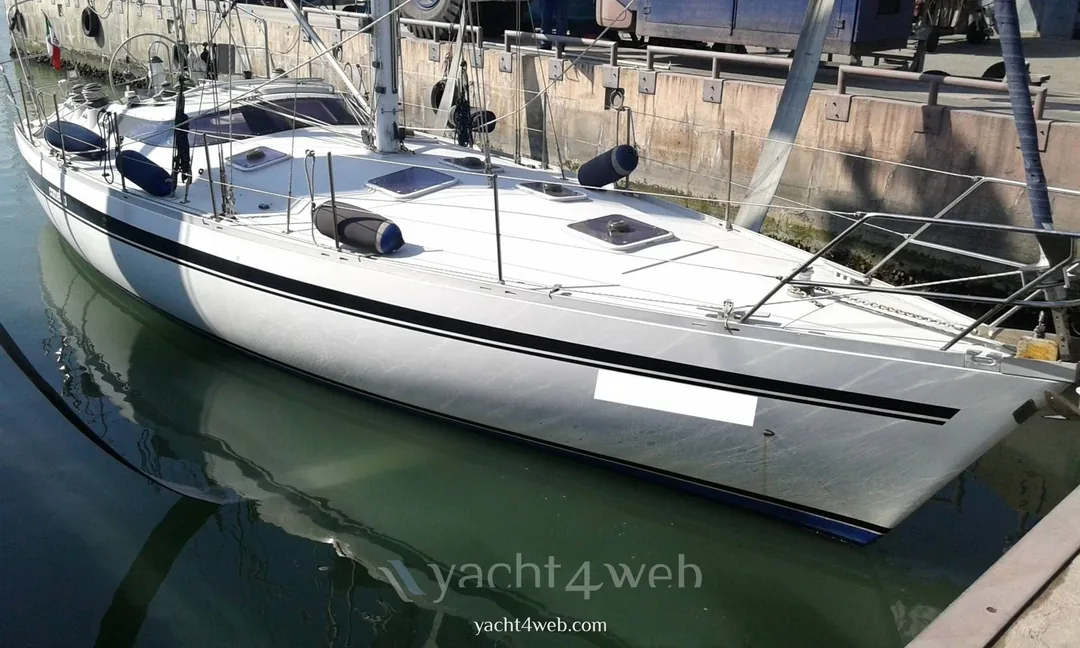 COMET 13 sailing