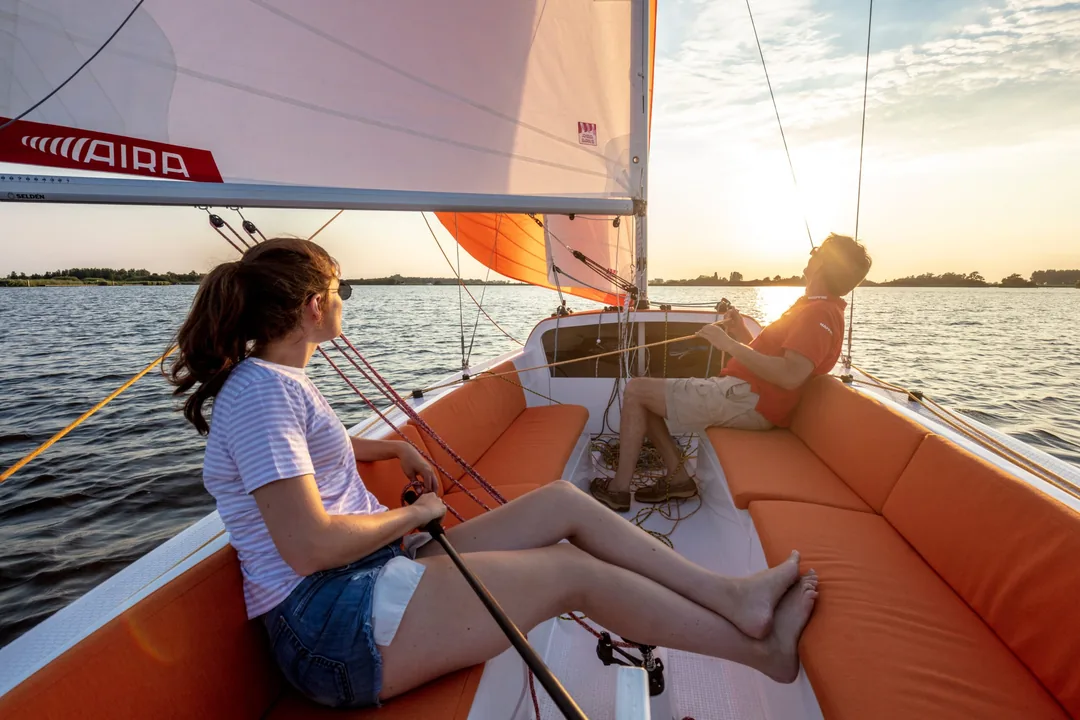 AIRA 22 sailing