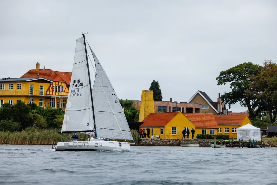 FLAAR 24 sailing