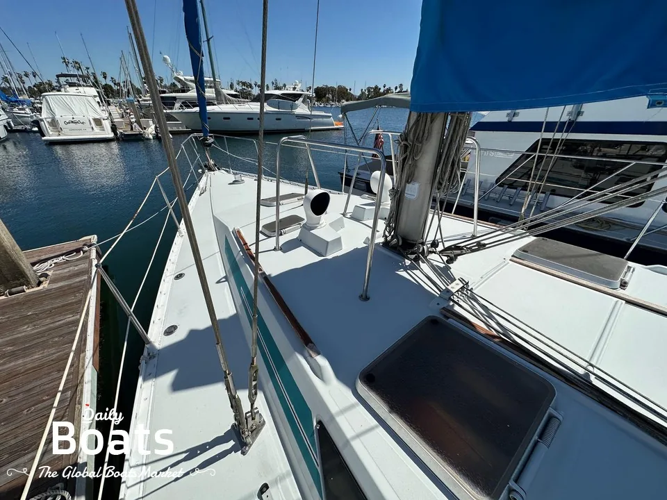 MOORINGS 432 sailing