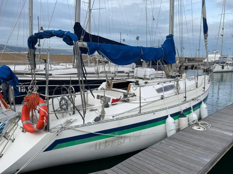 DULLIA 36 sailing