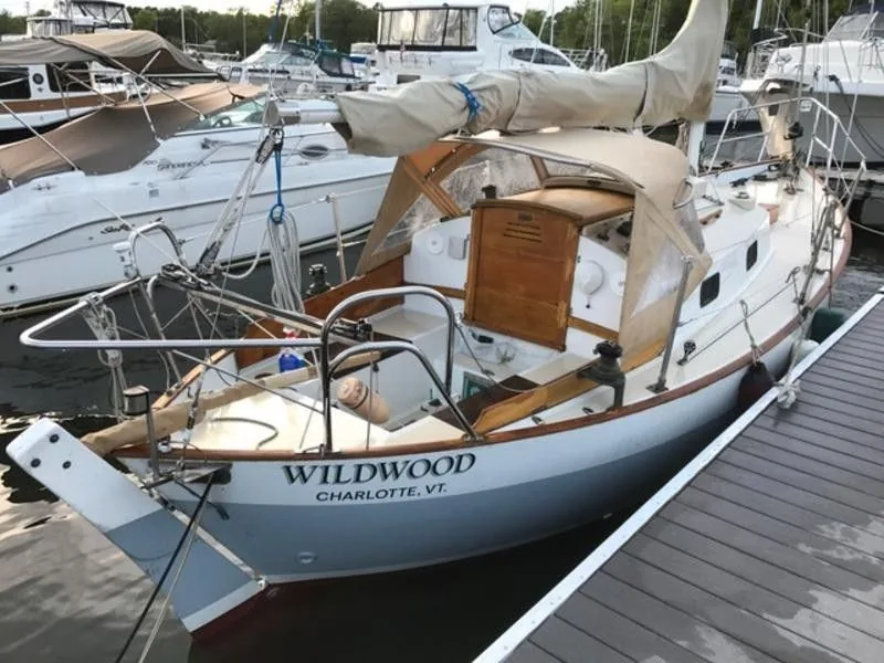 FRANCES 26 sailing