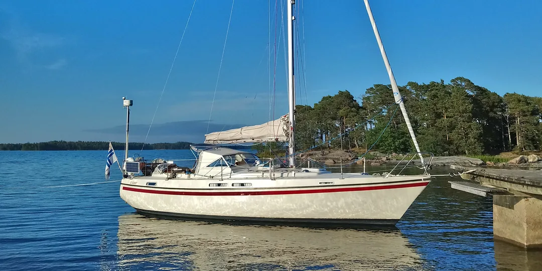 LOHI 34 sailing