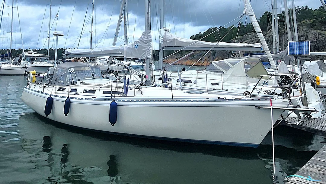 ABSOLUT 38 sailing