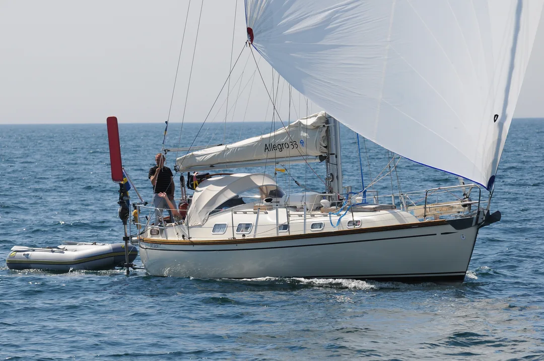 ALLEGRO 33 sailing