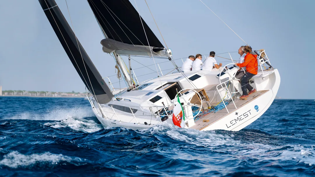 ITALIA YACHTS 12.98 sailing