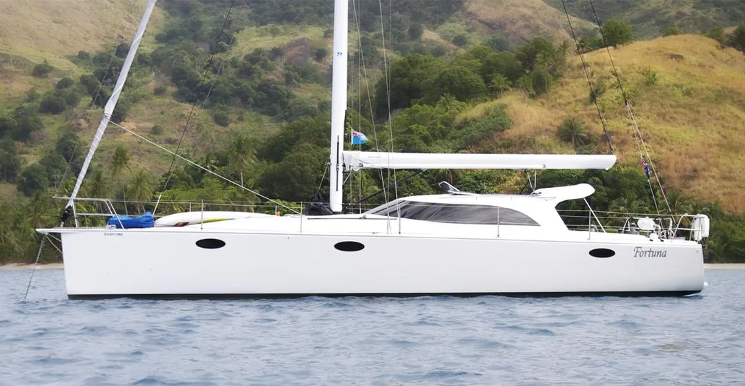 ELLIOTT 1350 sailing
