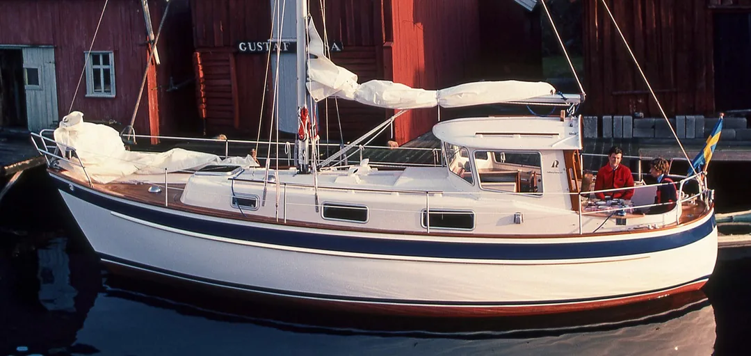 HALLBERG RASSY 94 sailing
