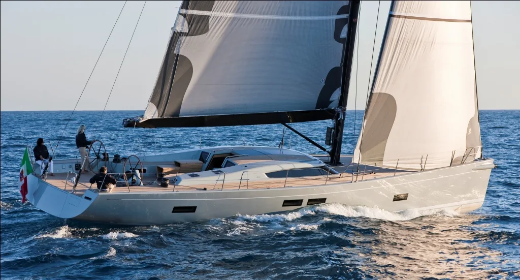 ADVANCED 66 sailing