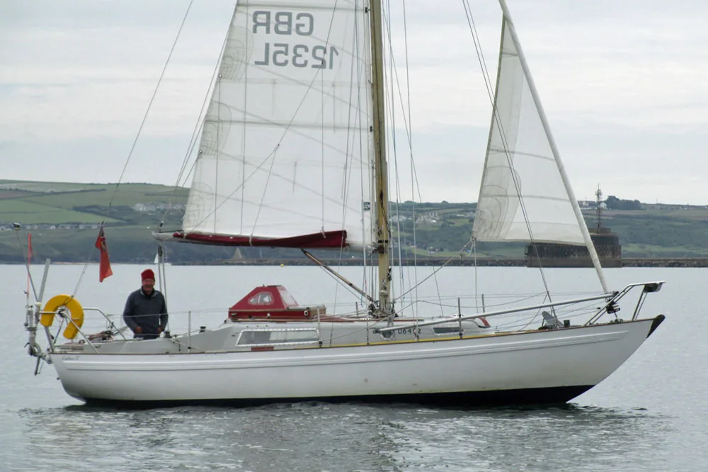 CUTLASS 27 sailing