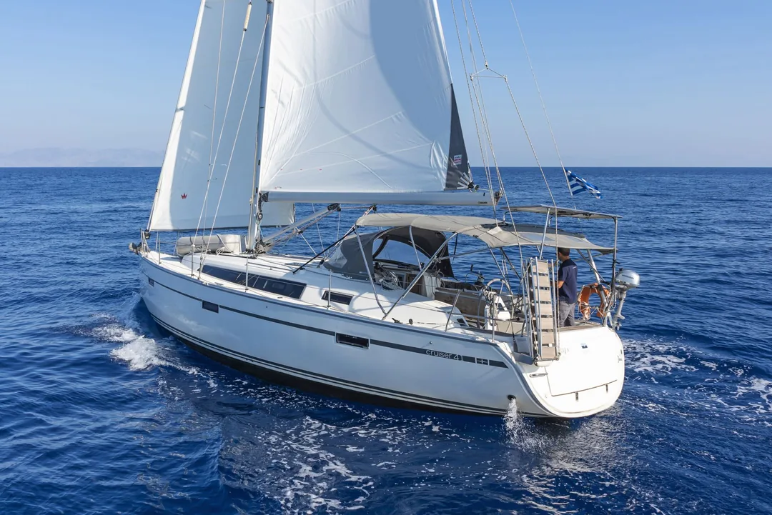 CRUISER 41 sailing