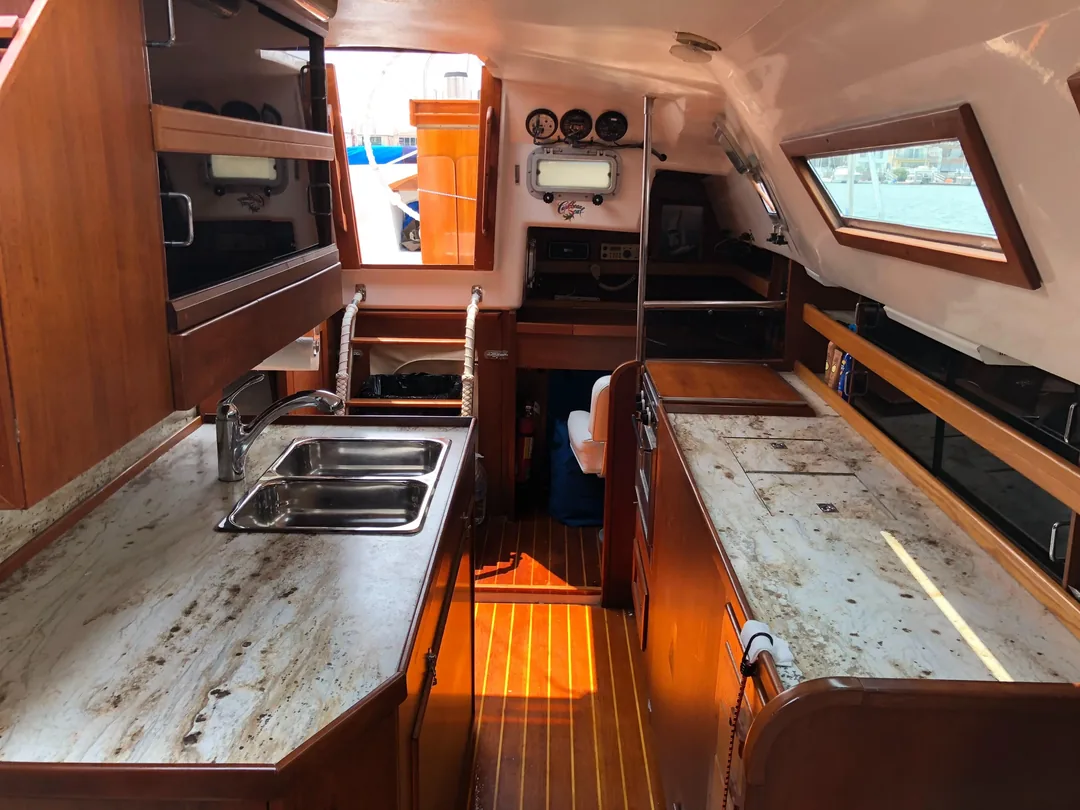 HUNTER 54 sailing