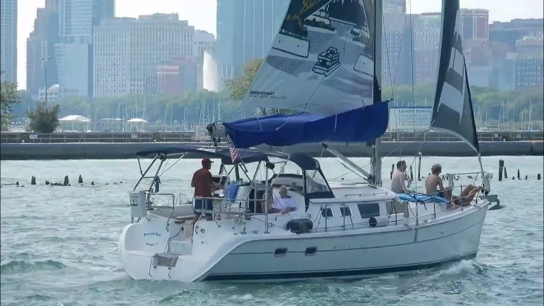 HUNTER 41 sailing