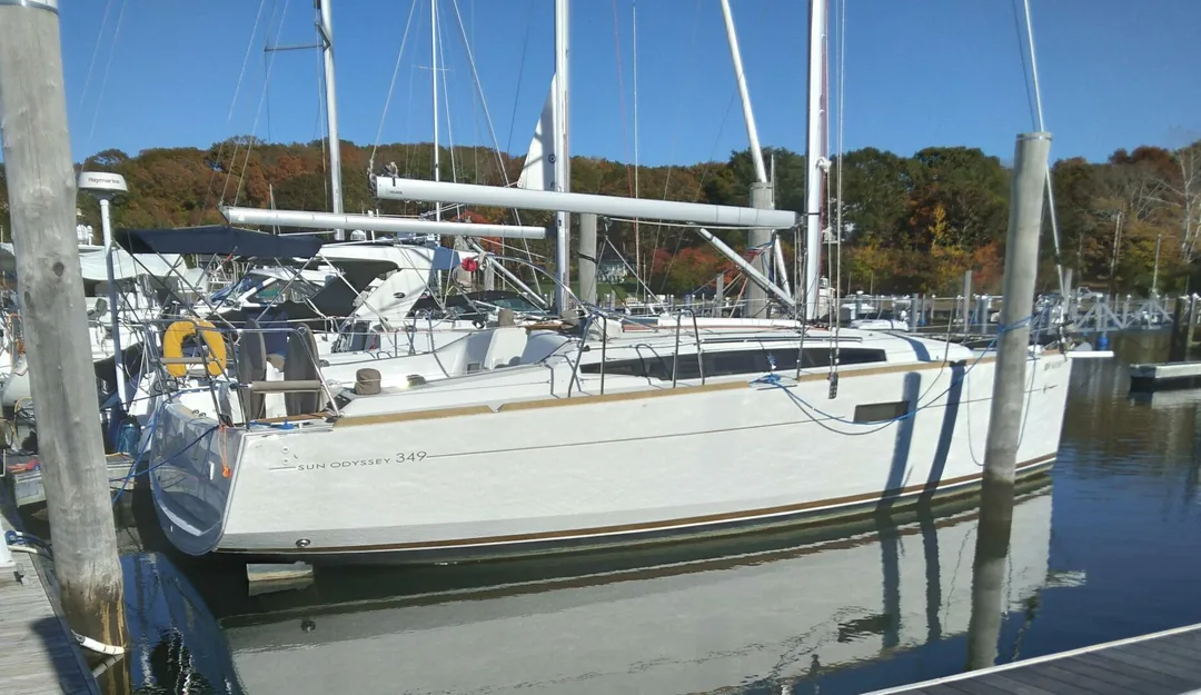 SUN ODYSSEY 34 sailing