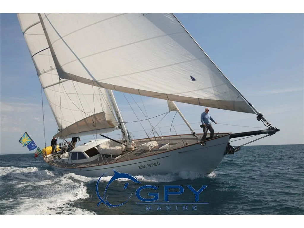 ESTE 72 sailing